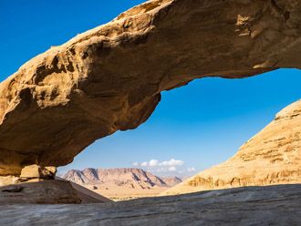 Puente de piedra en Wadi Mujib