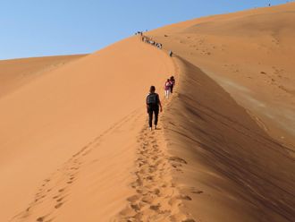 Trekkin en las dunas del desierto